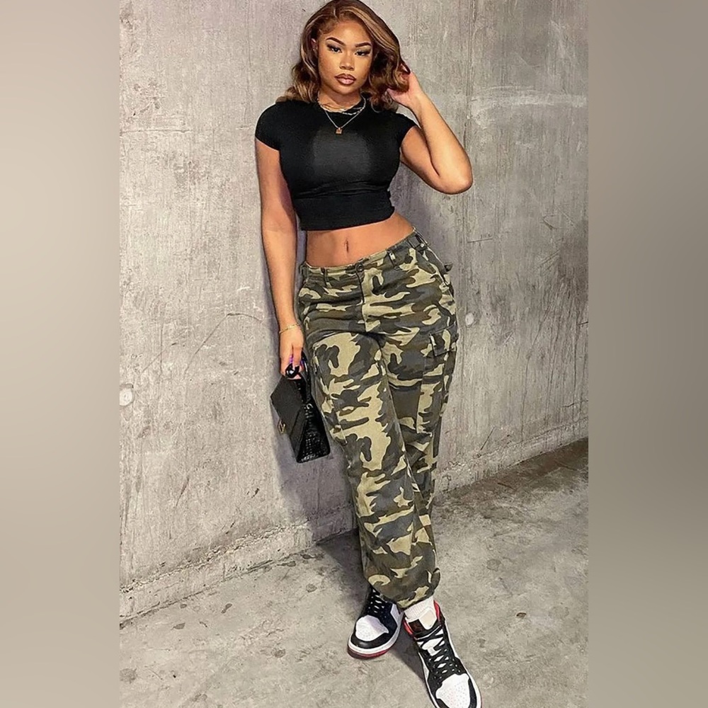 Fashionova cadet Kim oversized camo pants